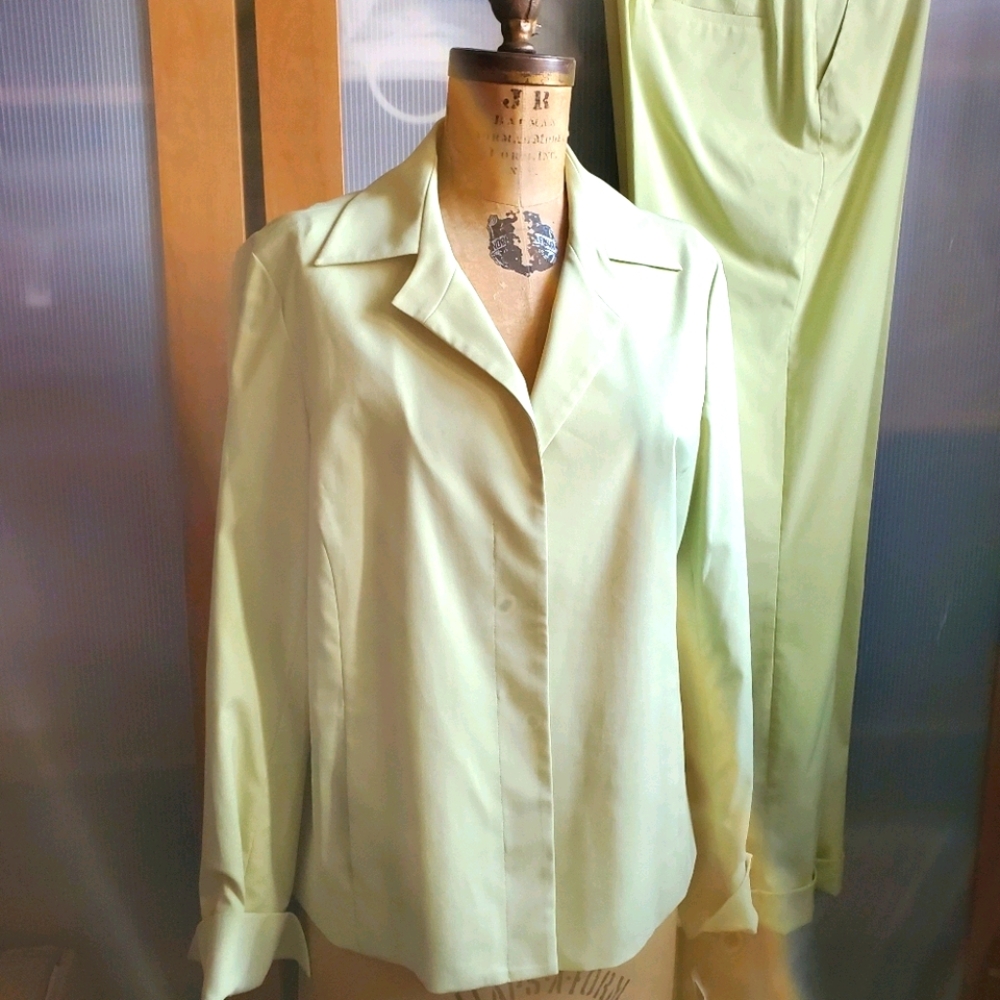 Perry Ellis cropped blazer